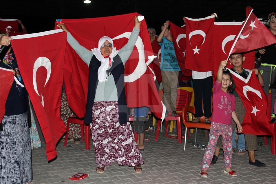 Türkiye darbe girişimine karşı ayakta