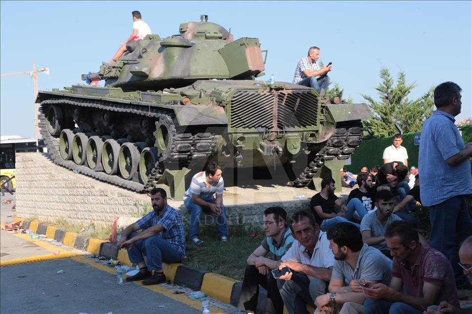 General Nurettin Baransel Kışlası'nın önü kapatıldı