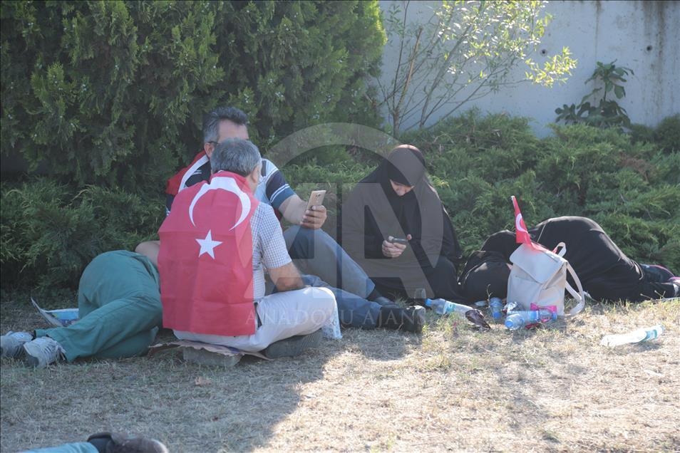 General Nurettin Baransel Kışlası'nın önü kapatıldı