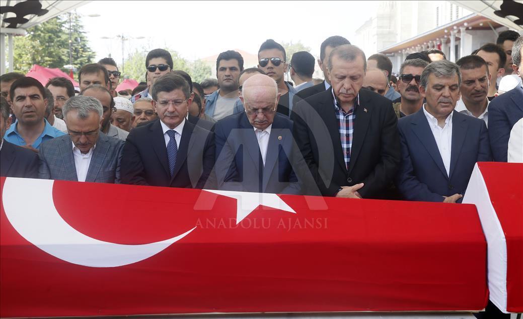 Demokrasi şehitleri son yolculuklarına uğurlanıyor
