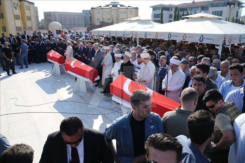Demokrasi şehitleri son yolculuğuna uğurlanıyor