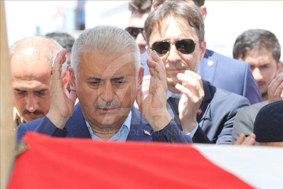 Demokrasi şehitleri toprağa veriliyor