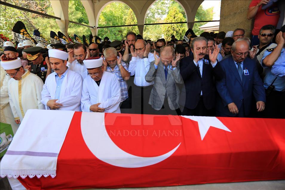 Demokrasi şehitleri son yolculuğuna uğurlanıyor