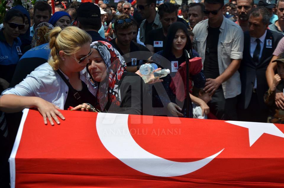 Demokrasi şehitleri son yolculuklarına uğurlanıyor