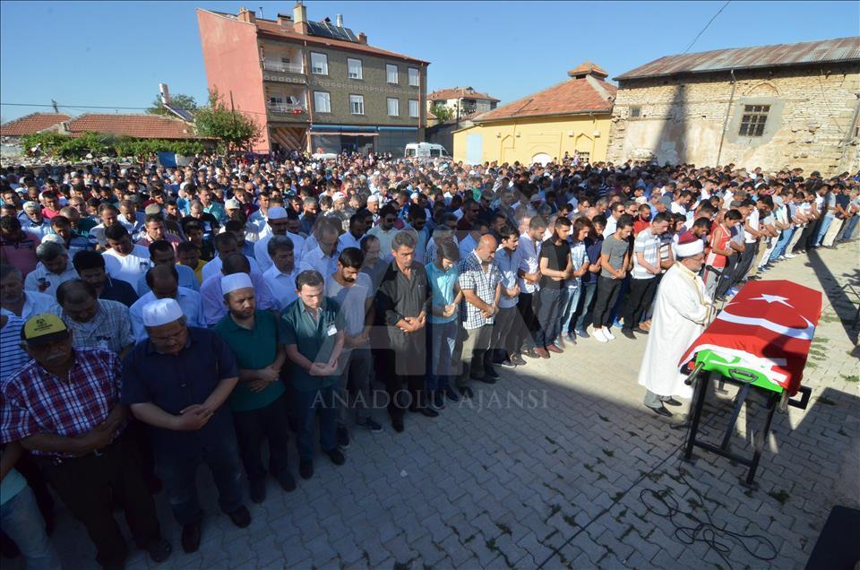 Demokrasi şehitleri son yolculuklarına uğurlanıyor