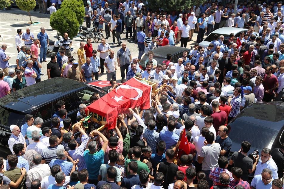 Demokrasi şehitleri son yolculuğuna uğurlanıyor