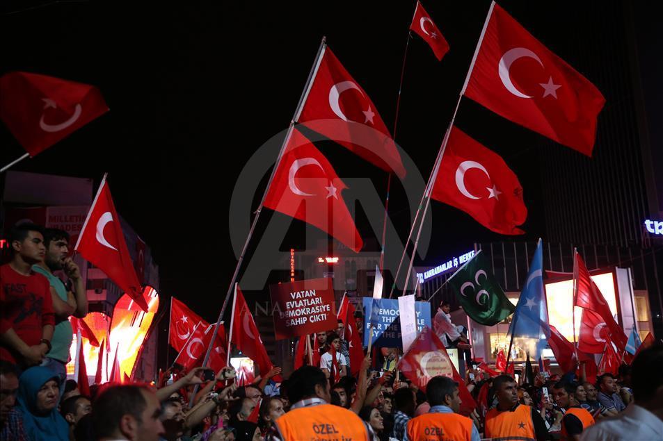 Sanat ve Spor Dünyası FETÖ Darbesine karşı Kızılay'da