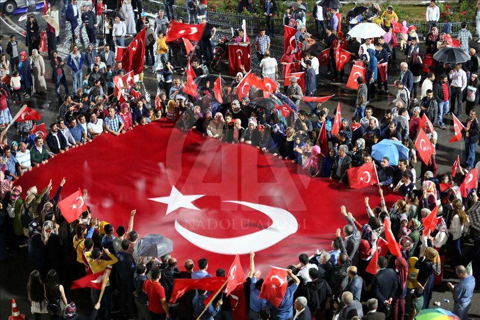 FETÖ'nün darbe girişimine tepkiler