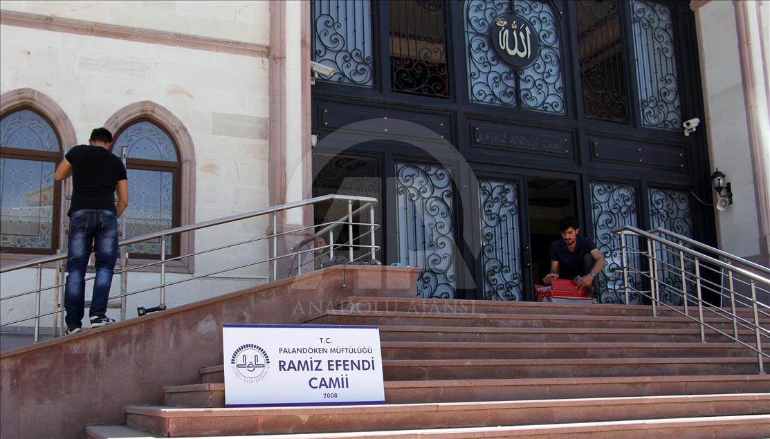 Terörist elebaşının babasının ismini camilerinde istemediler