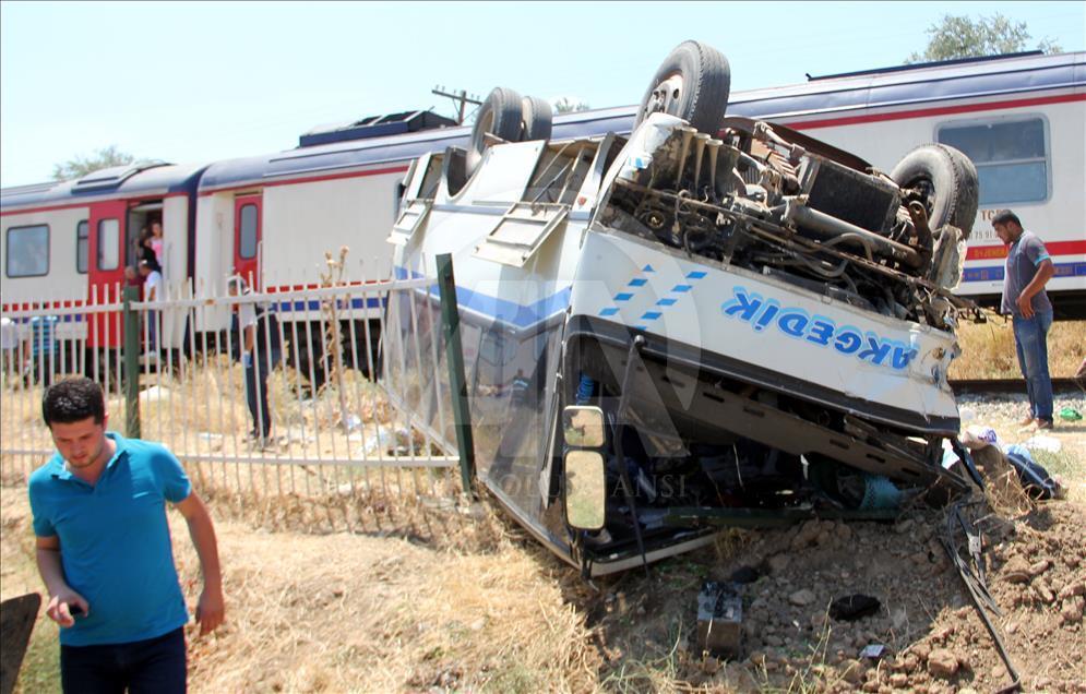 Manisa'da hemzemin geçitte kaza: 6 ölü
