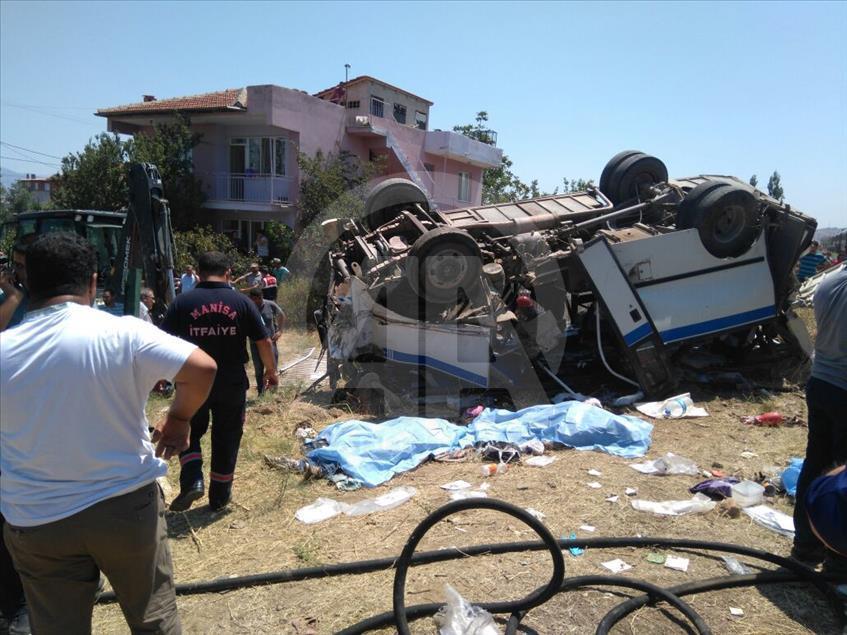 Manisa'da hemzemin geçitte kaza