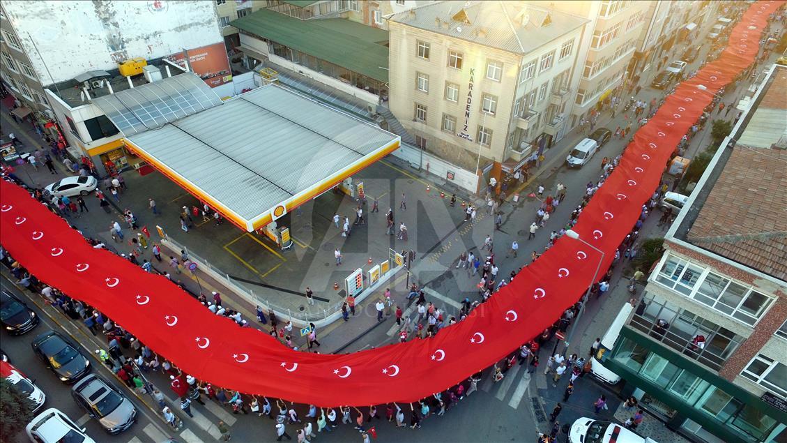 ''1919 metrelik bayrağın altında 20 bin kişi''