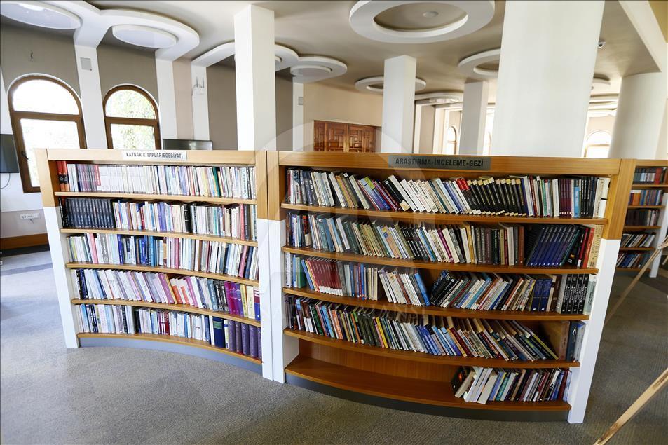 Camiyi kütüphane yapmışlar