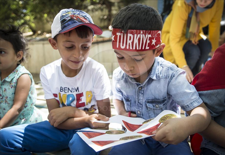 "15 Temmuz gazileri"ne çocuklardan "madalya"