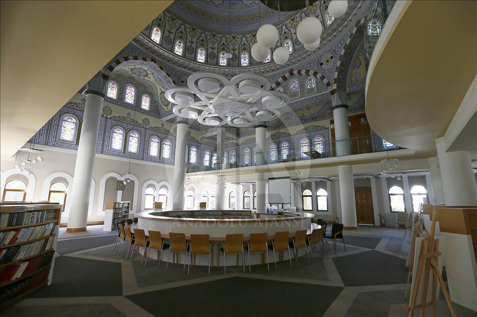 Camiyi kütüphane yapmışlar