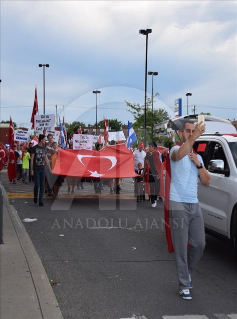 Kanada’da Türkler, Milli İrade ve Demokrasi Yürüyüşü yaptı
