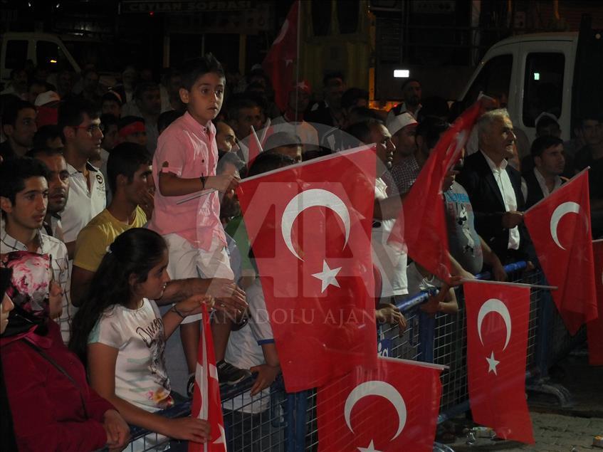 Demokrasi nöbeti devam ediyor