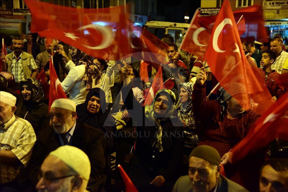 Demokrasi nöbeti devam ediyor