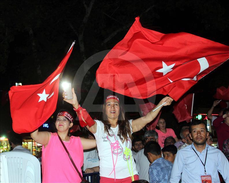 Demokrasi nöbeti devam ediyor
