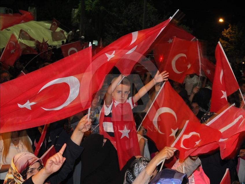 Demokrasi nöbeti devam ediyor