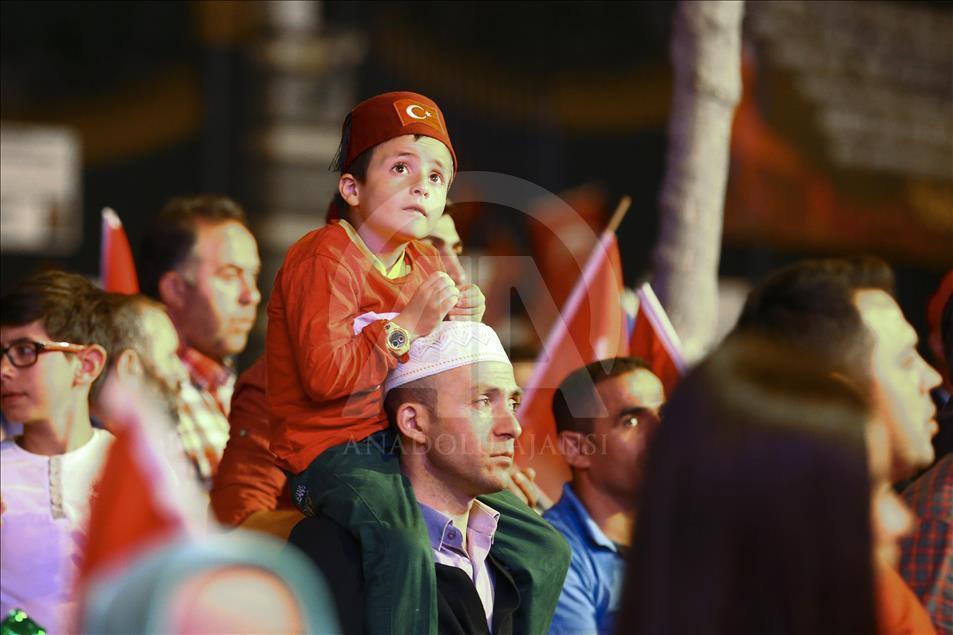 Demokrasi nöbeti devam ediyor