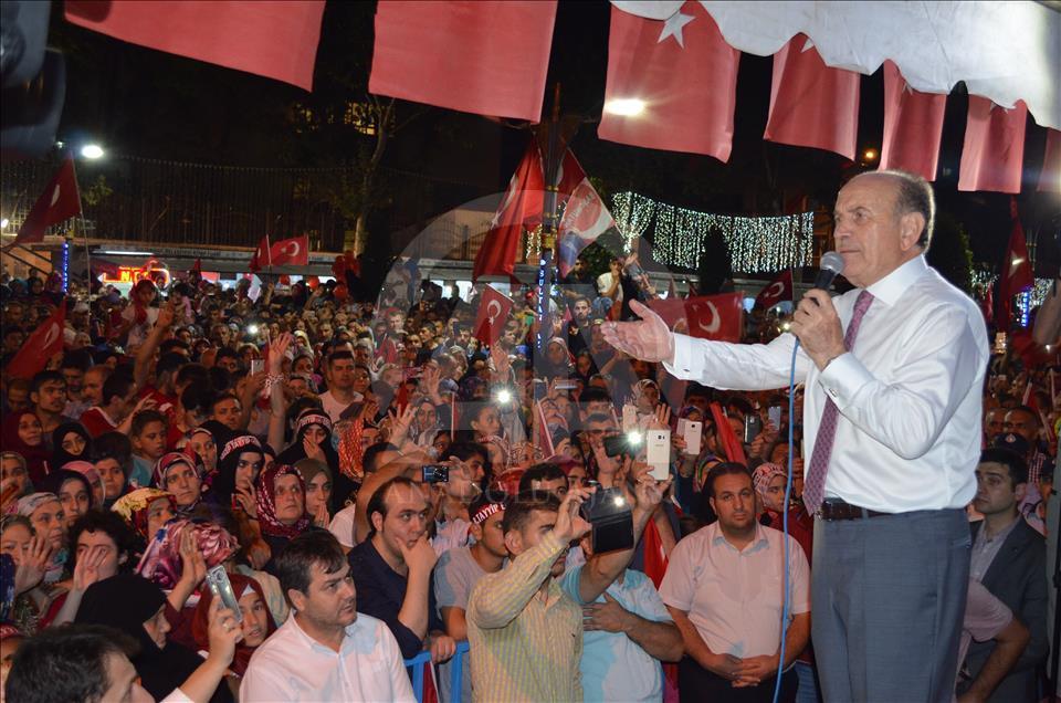 İBB Başkanı Kadir Topbaş Demokrasi nöbetinde