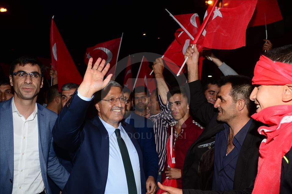 Demokrasi nöbeti devam ediyor