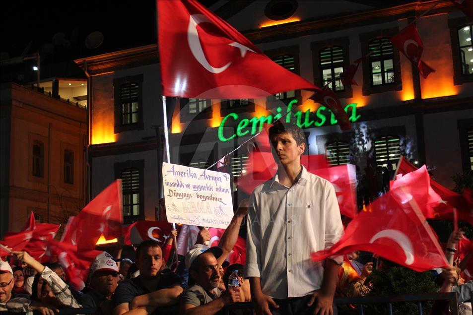 Demokrasi nöbeti devam ediyor