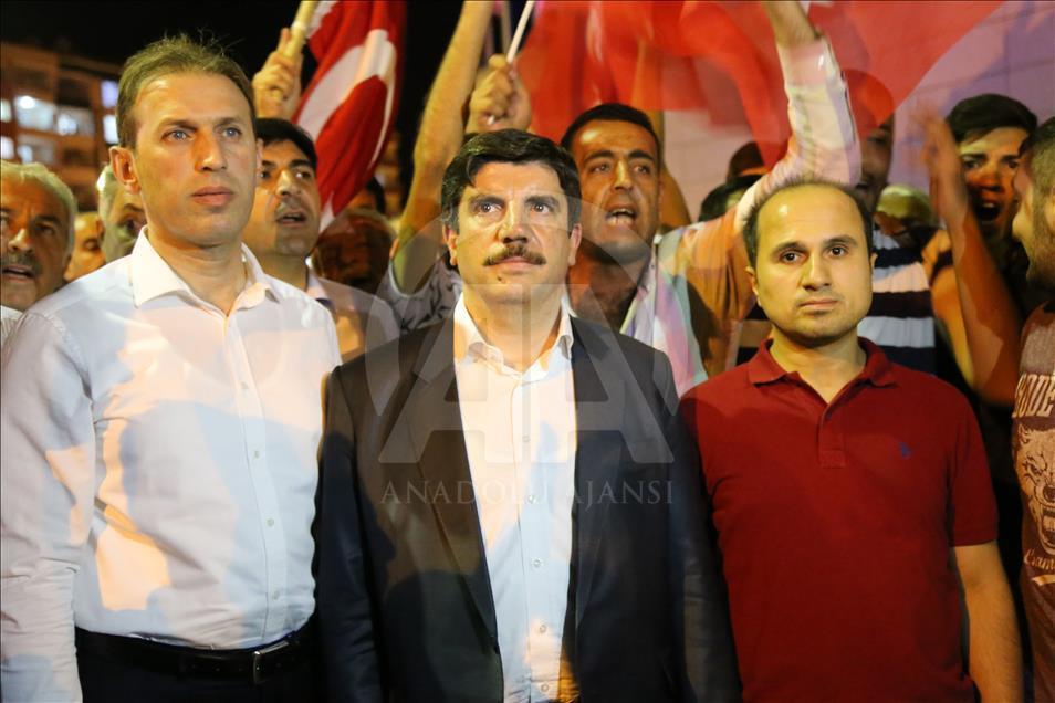 Demokrasi nöbeti devam ediyor