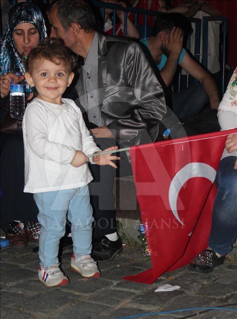 Demokrasi nöbeti devam ediyor