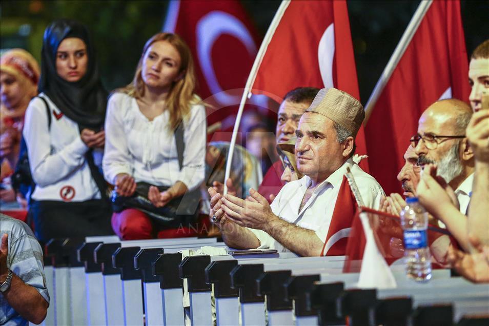 Demokrasi nöbeti devam ediyor