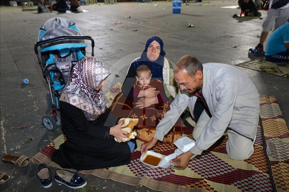 Demokrasi nöbeti devam ediyor