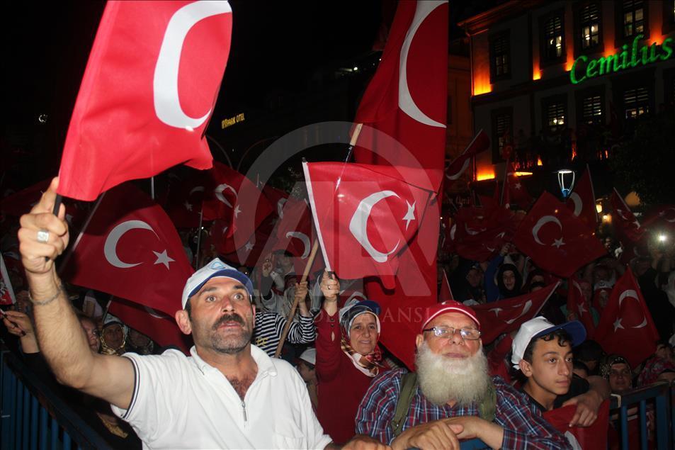 Demokrasi nöbeti devam ediyor
