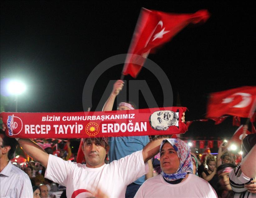 Demokrasi nöbeti devam ediyor