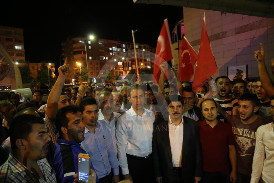 Demokrasi nöbeti devam ediyor