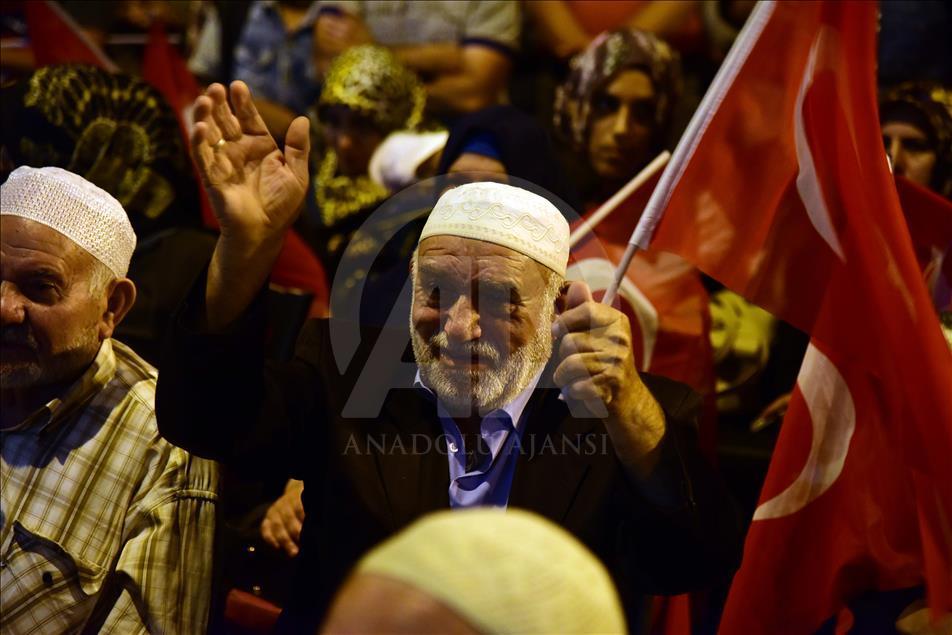 Demokrasi nöbeti devam ediyor