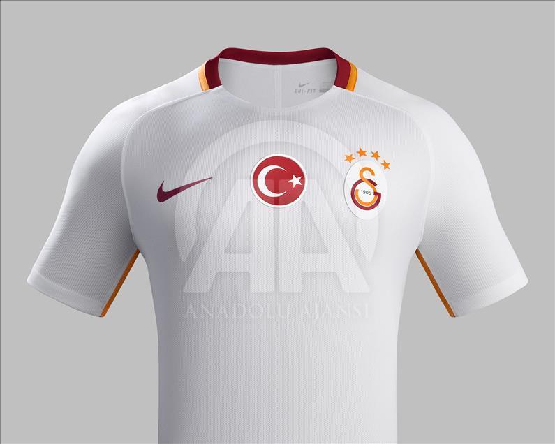 Galatasaray'ın yeni sezon formaları tanıtıldı