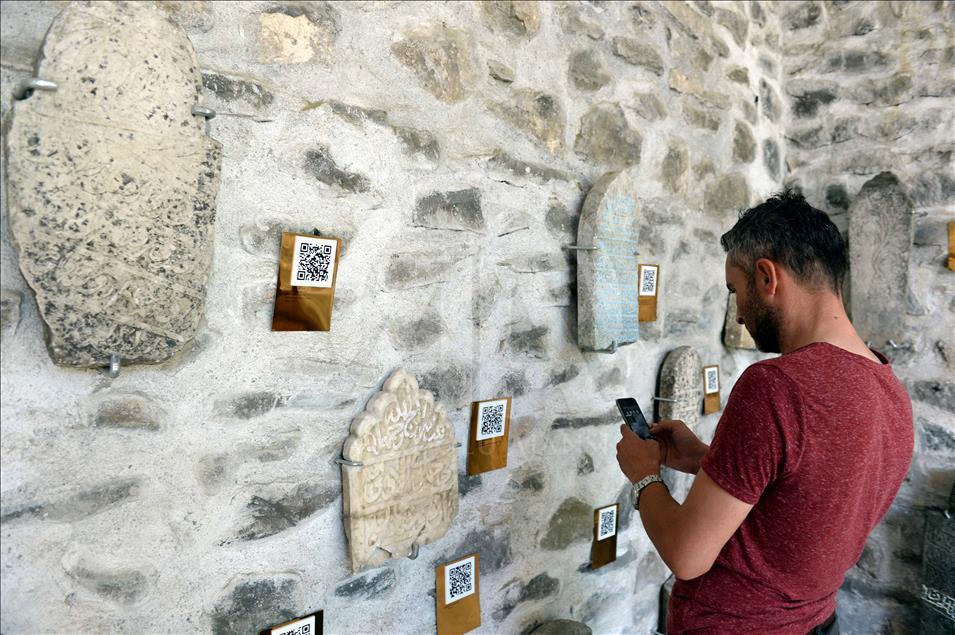 Tarihi mezar taşlarında "karekod" dönemi