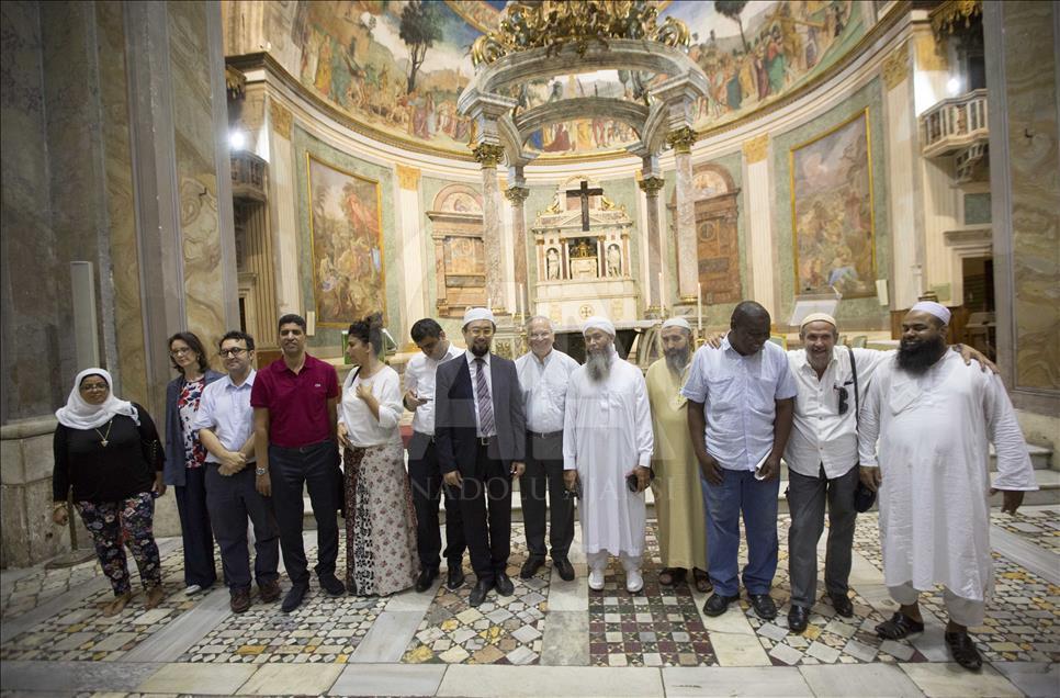 Muslims and Christians Pray Together