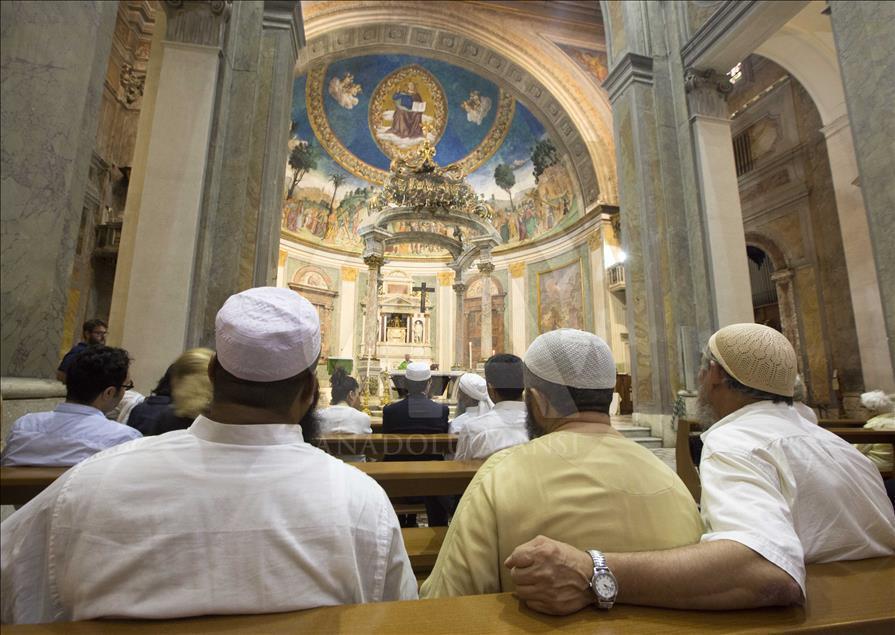 Muslims and Christians Pray Together