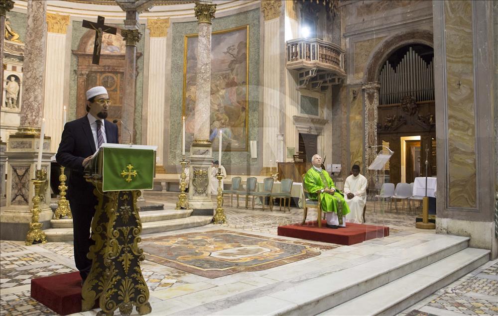 Muslims and Christians Pray Together