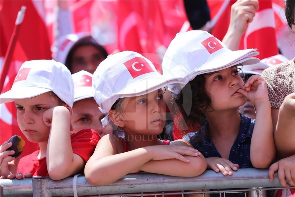 Milyonlar Yenikapı'daki miting alanında toplanmaya başladı