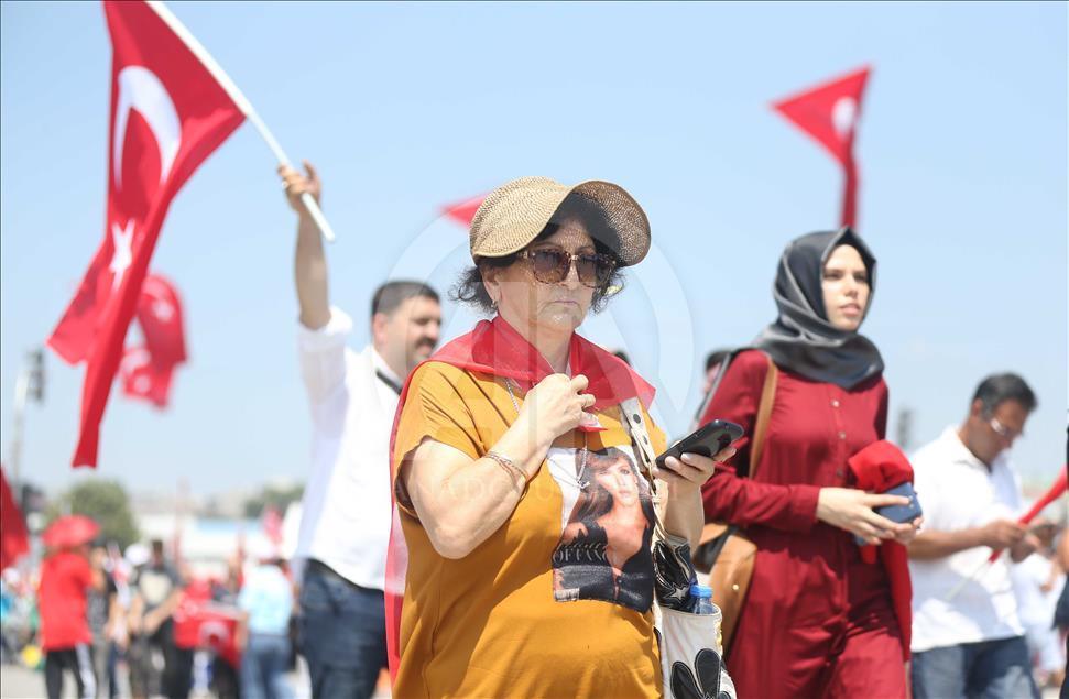 Milyonlar Yenikapı'daki miting alanında toplanmaya başladı