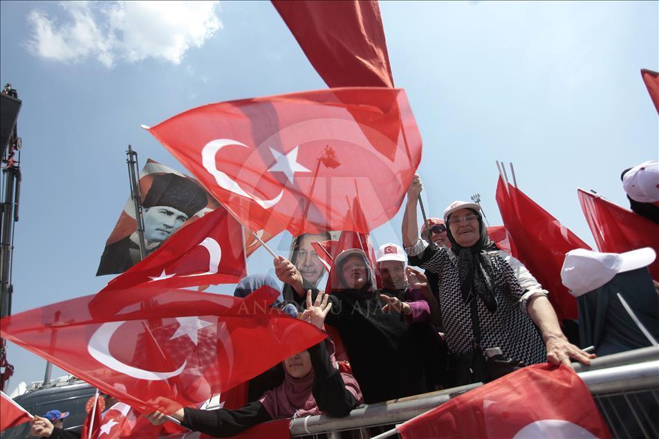Milyonlar Yenikapı'daki miting alanında toplanmaya başladı
