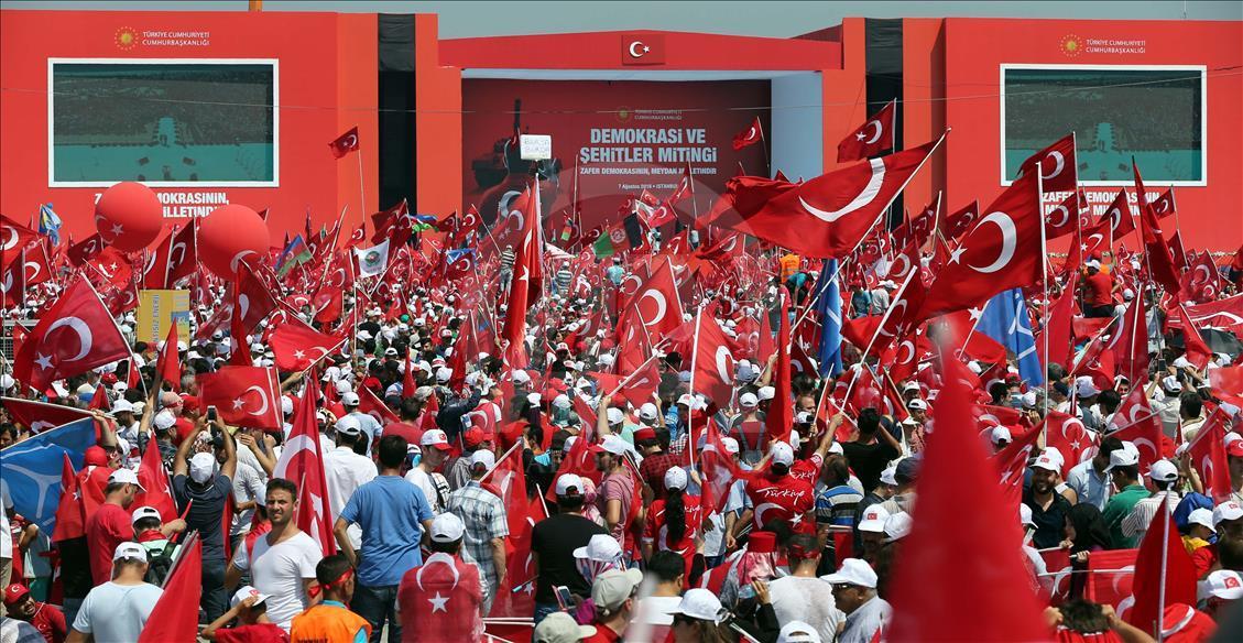Milyonlar Yenikapı'daki miting alanında toplanmaya başladı