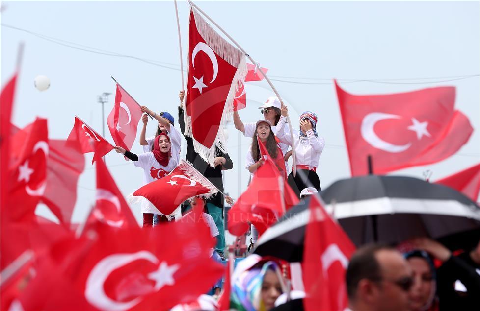 Milyonlar Yenikapı'daki miting alanında toplanmaya başladı