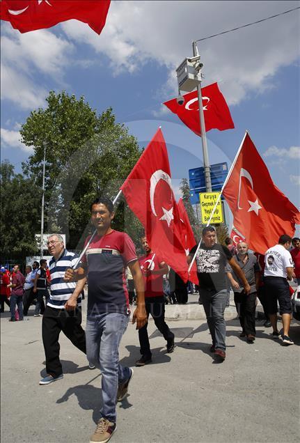 Milyonlar Yenikapı'daki miting alanında toplanmaya başladı