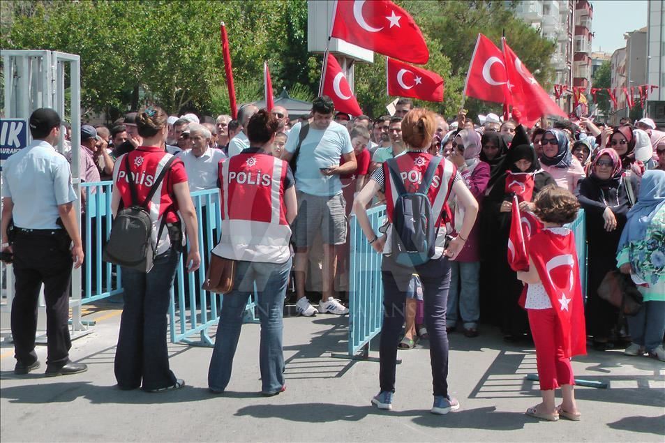 Milyonlar Yenikapı'daki miting alanında toplanmaya başladı