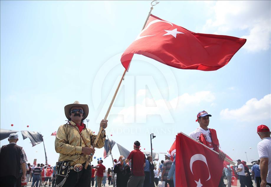 Milyonlar Yenikapı'daki miting alanında toplanmaya başladı