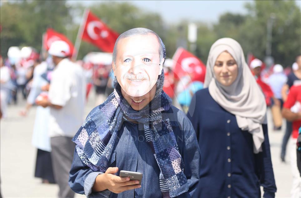Milyonlar Yenikapı'daki miting alanında toplanmaya başladı